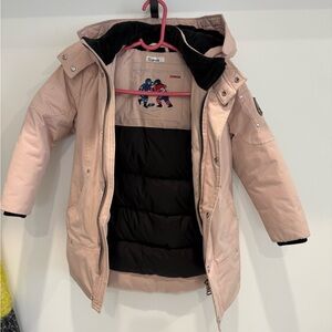 Great coat for a child 
Keeps you very warm